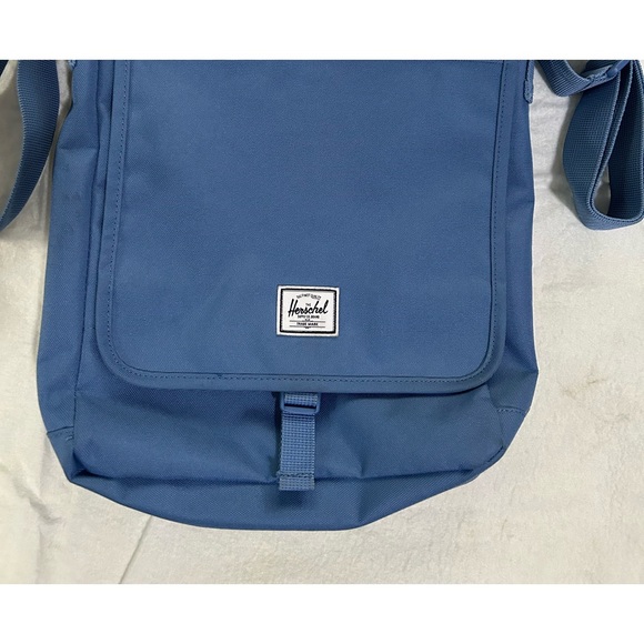 Herschel Messenger bag. Only used a few times. - Picture 1 of 3